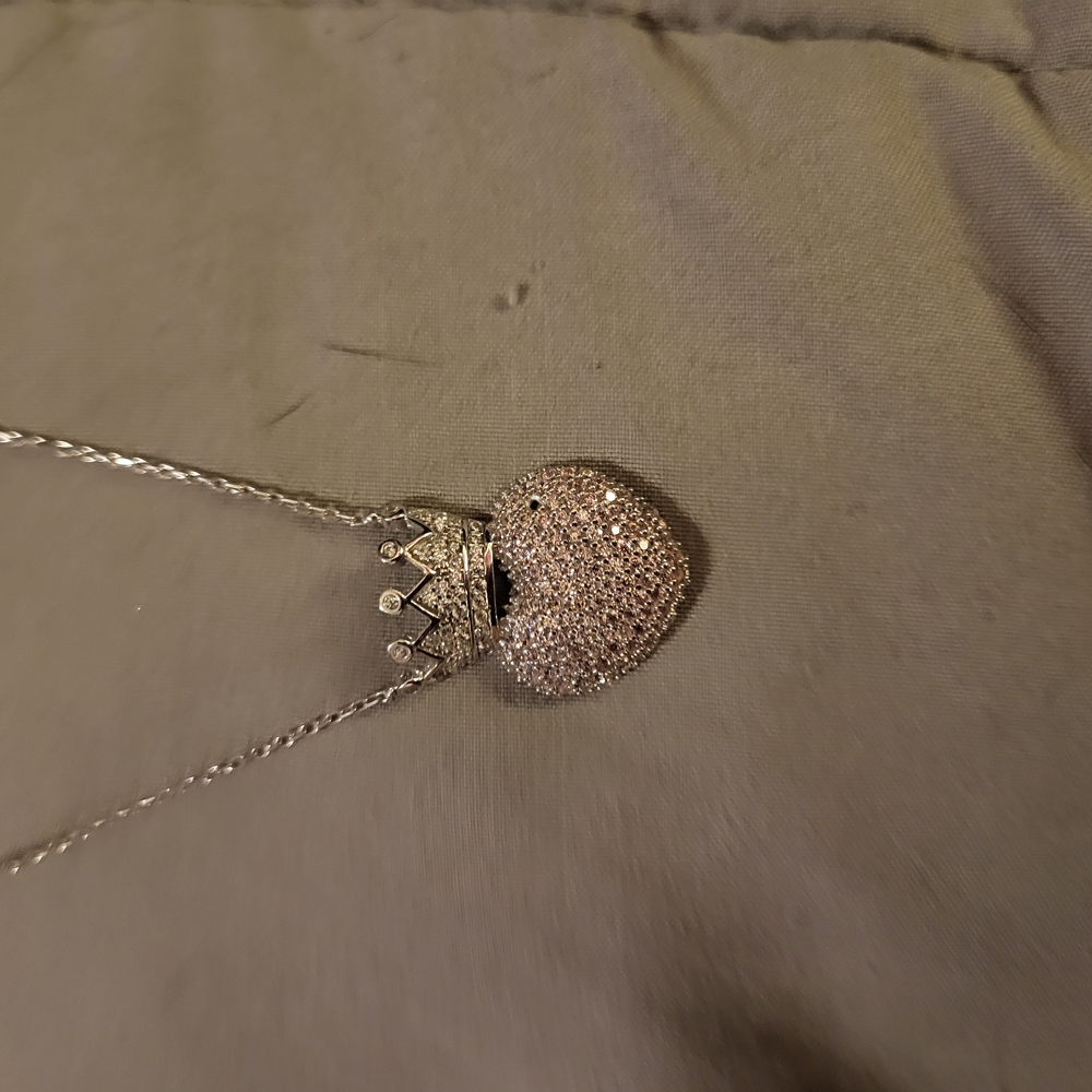 Elegant Silver Pendant Necklace